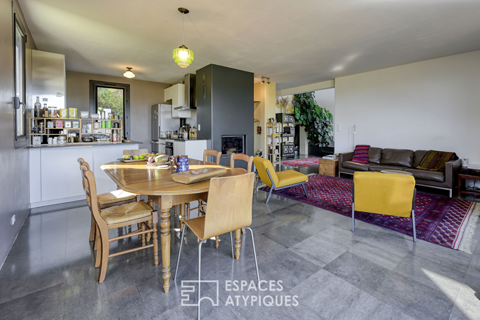 Écrin contemporain au coeur du Luberon avec vue panoramique