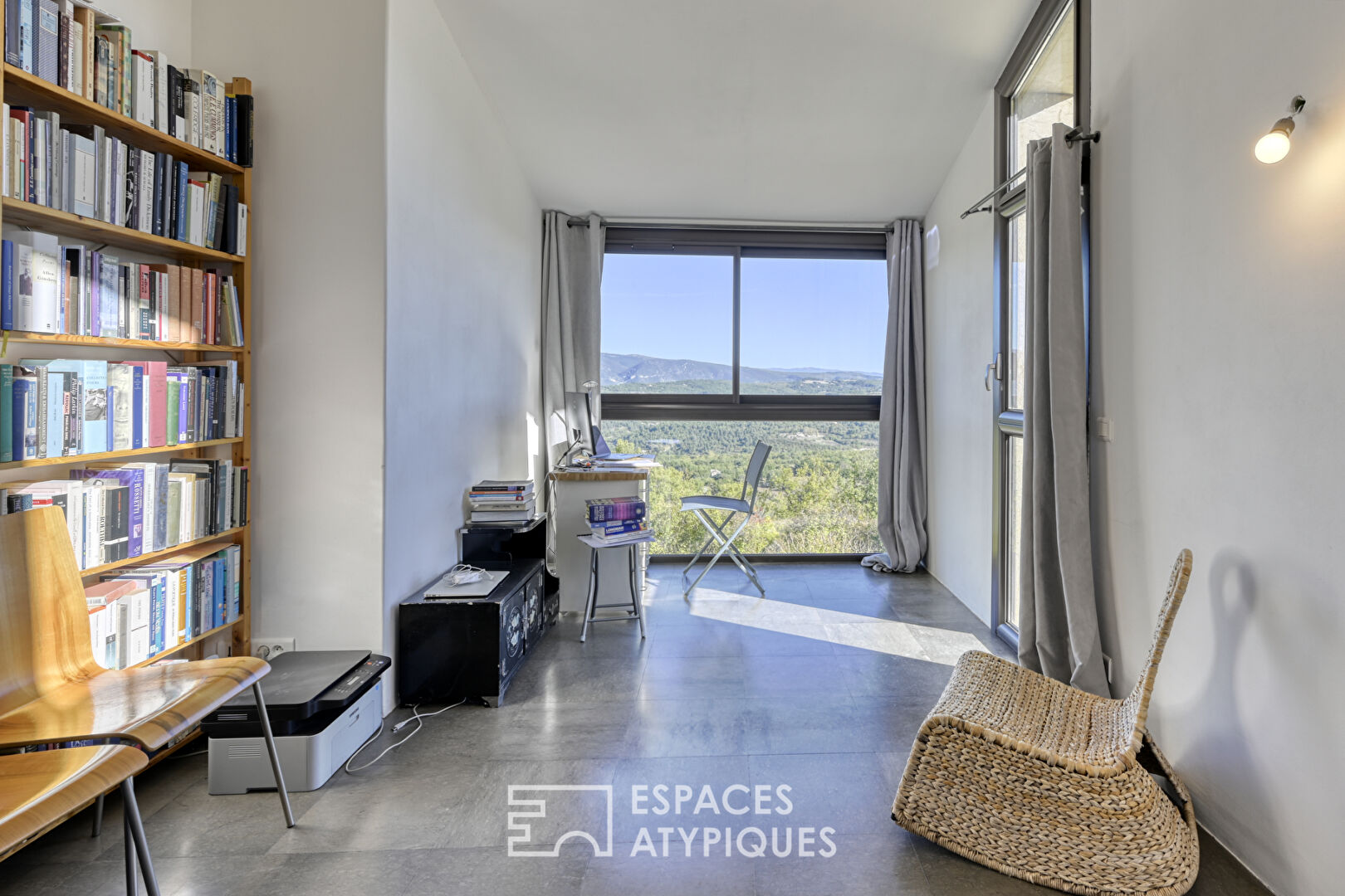 Écrin contemporain au coeur du Luberon avec vue panoramique