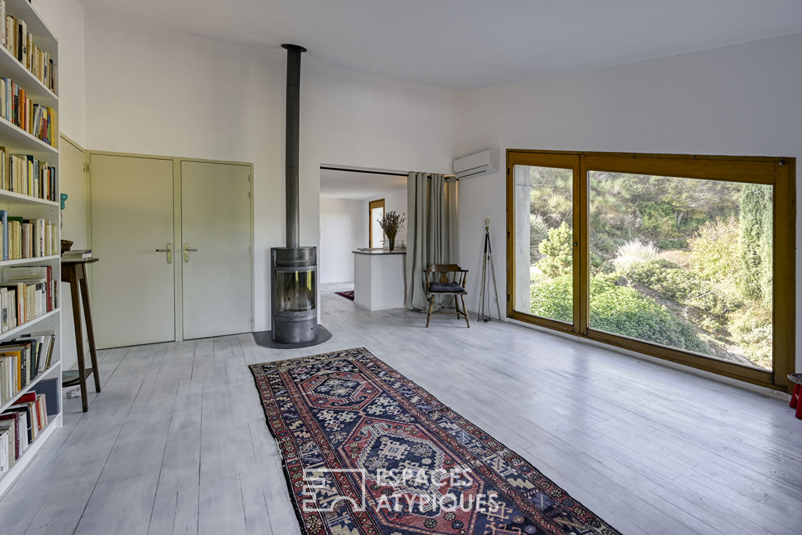 Écrin contemporain au coeur du Luberon avec vue panoramique