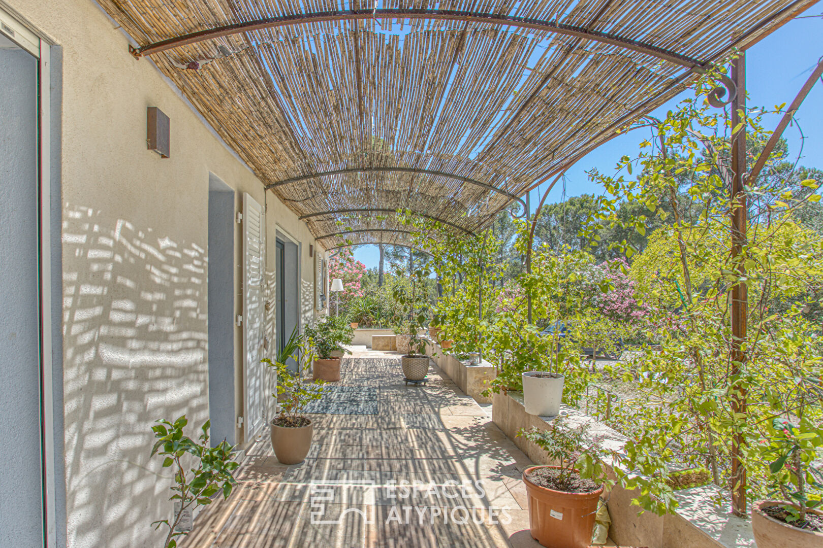 Renovated house with swimming pool and gites on the Pernoise hill