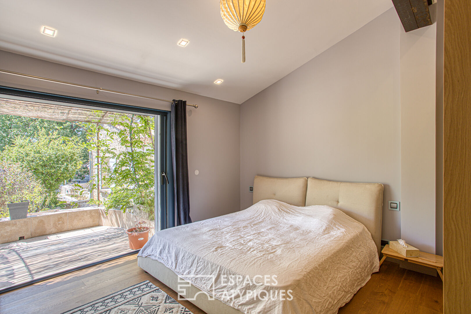 Renovated house with swimming pool and gites on the Pernoise hill