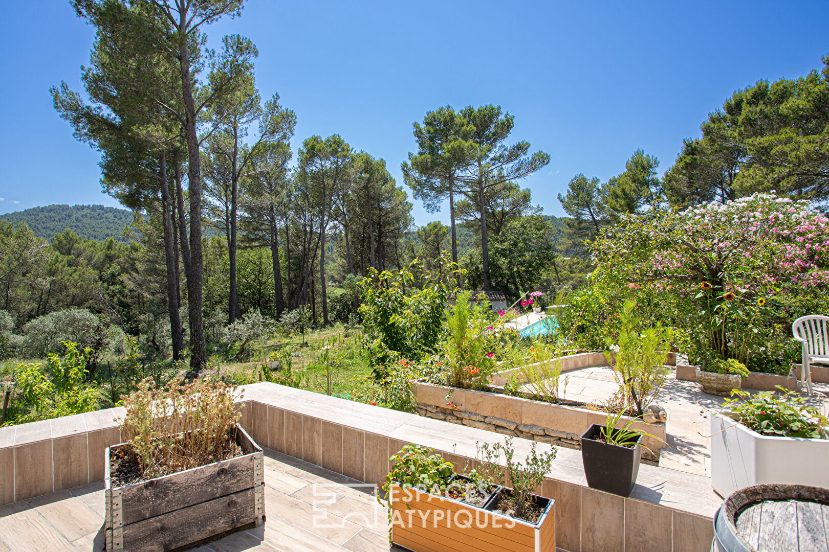 Renovated house with swimming pool and gites on the Pernoise hill