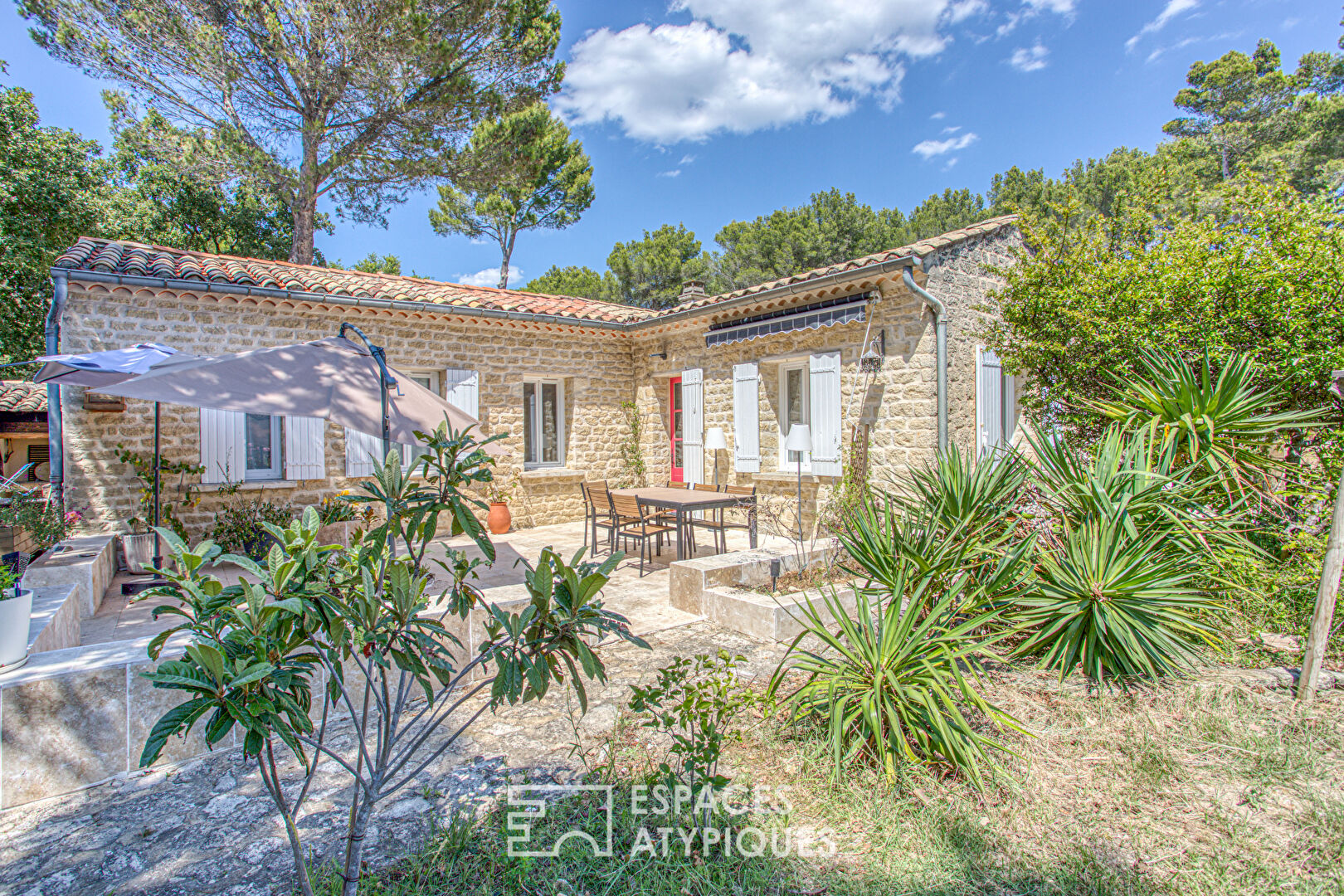 Renovated house with swimming pool and gites on the Pernoise hill