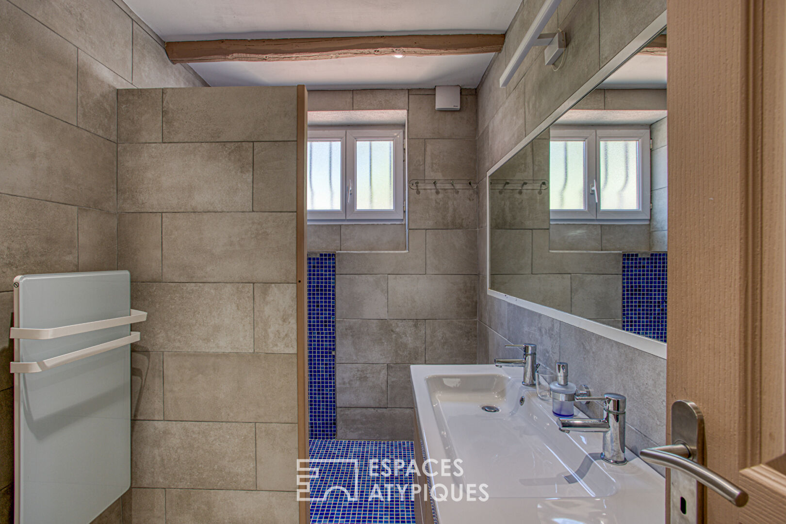 Renovated house with swimming pool and gites on the Pernoise hill