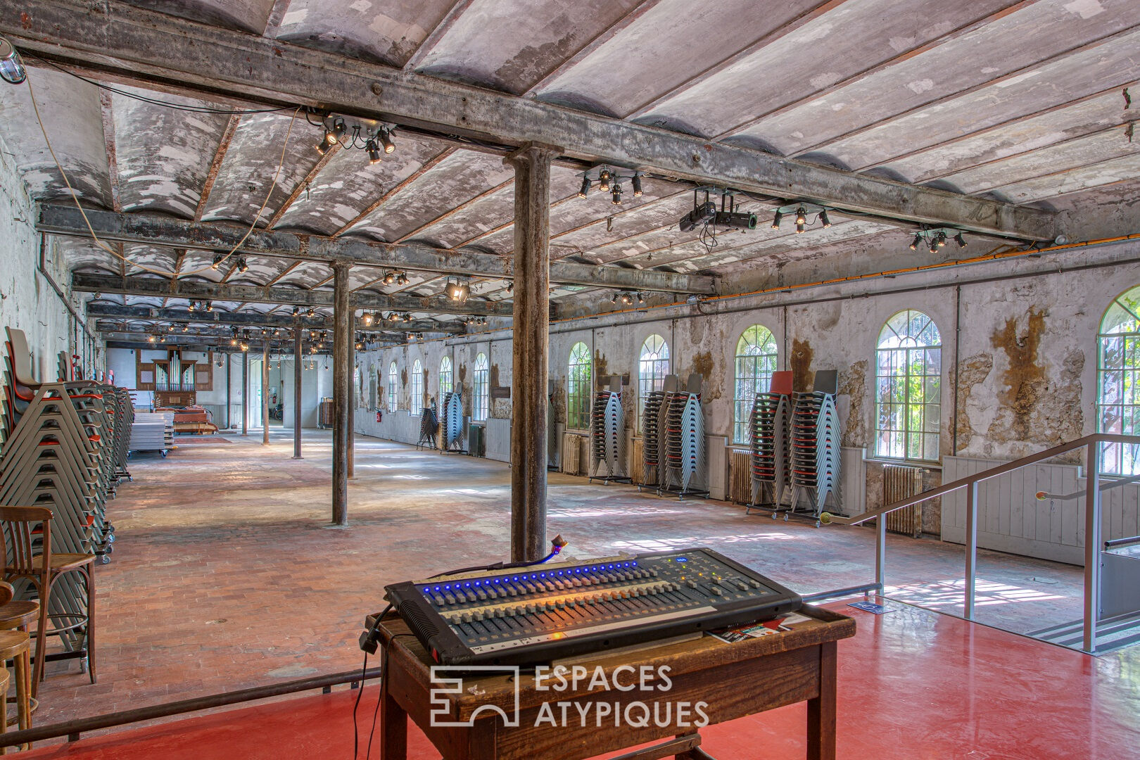 Multi-purpose space in a former factory on the banks of the Sorgue