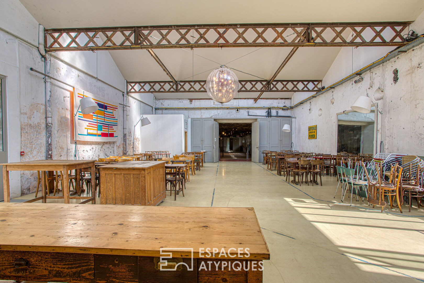 Multi-purpose space in a former factory on the banks of the Sorgue