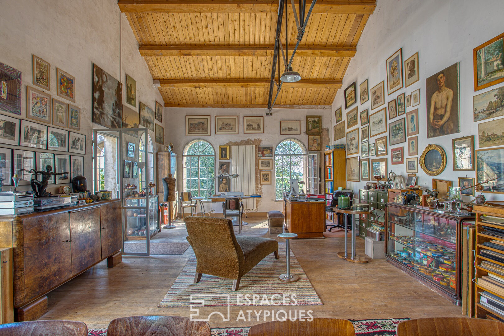 Multi-purpose space in a former factory on the banks of the Sorgue