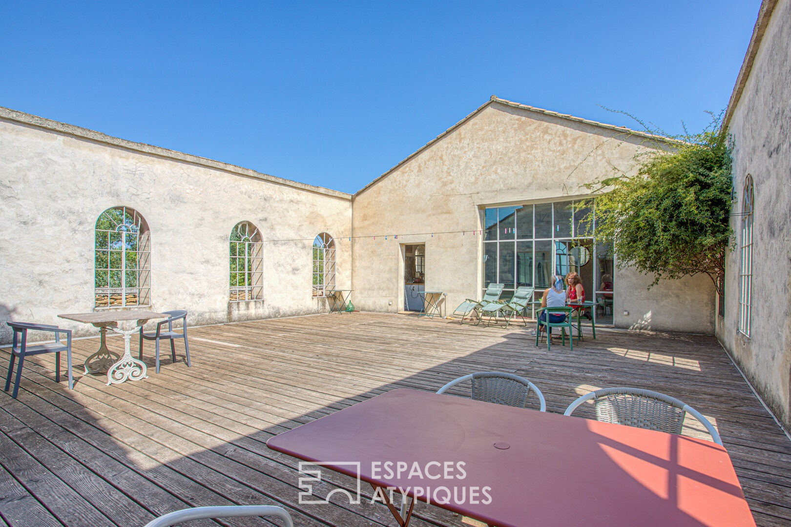 Multi-purpose space in a former factory on the banks of the Sorgue