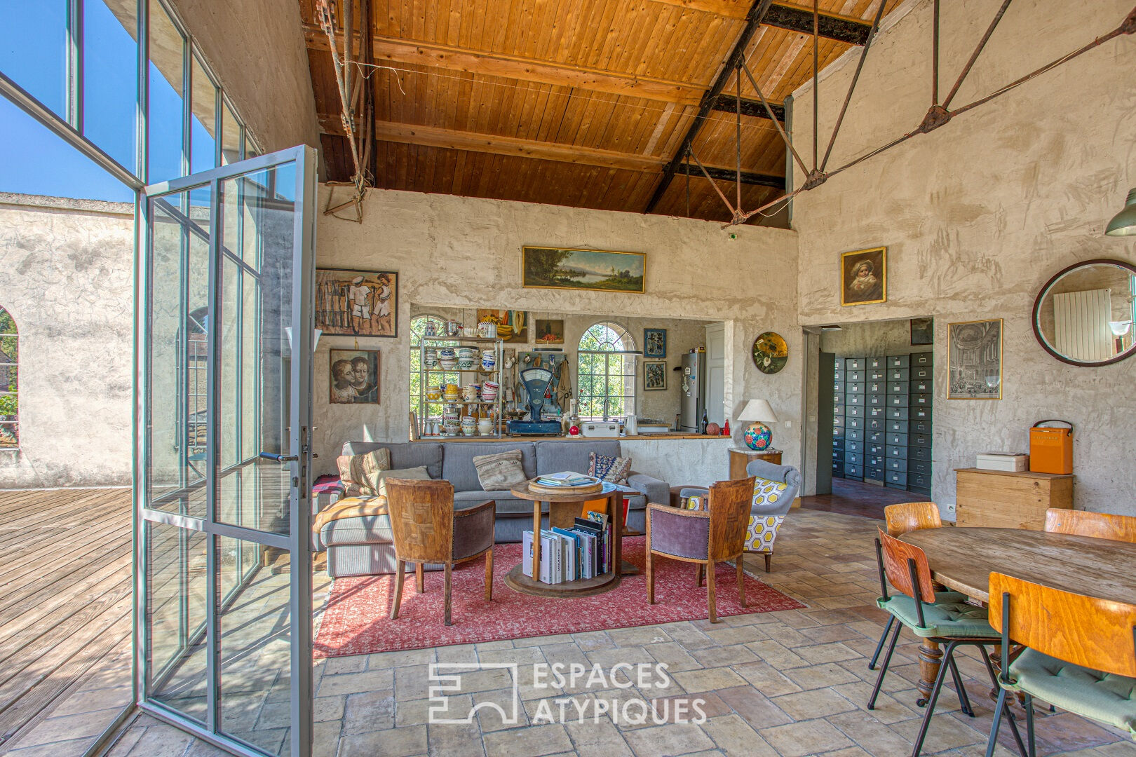 Multi-purpose space in a former factory on the banks of the Sorgue