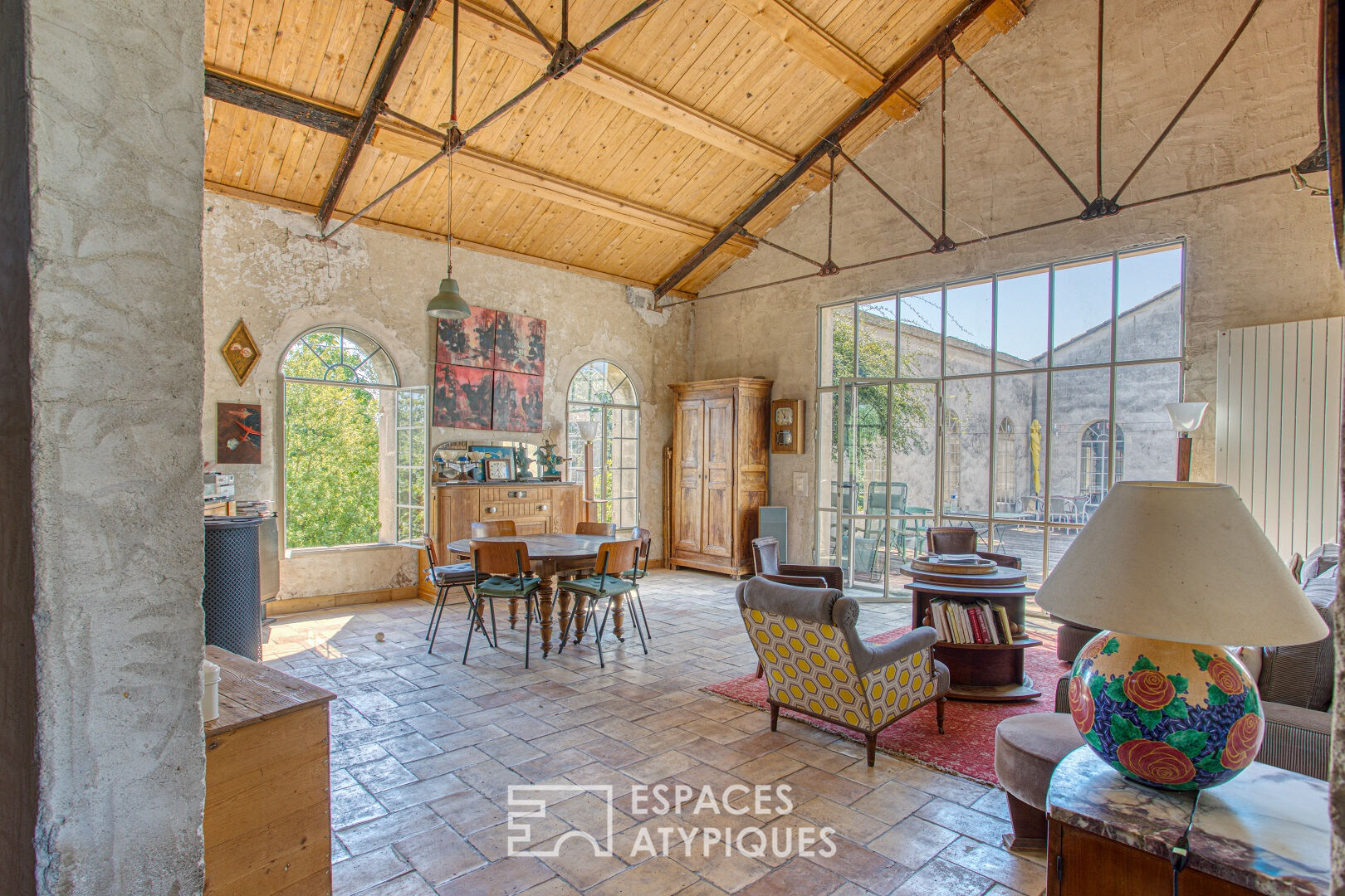 Multi-purpose space in a former factory on the banks of the Sorgue