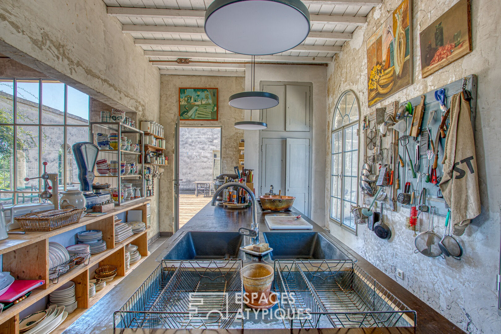 Multi-purpose space in a former factory on the banks of the Sorgue