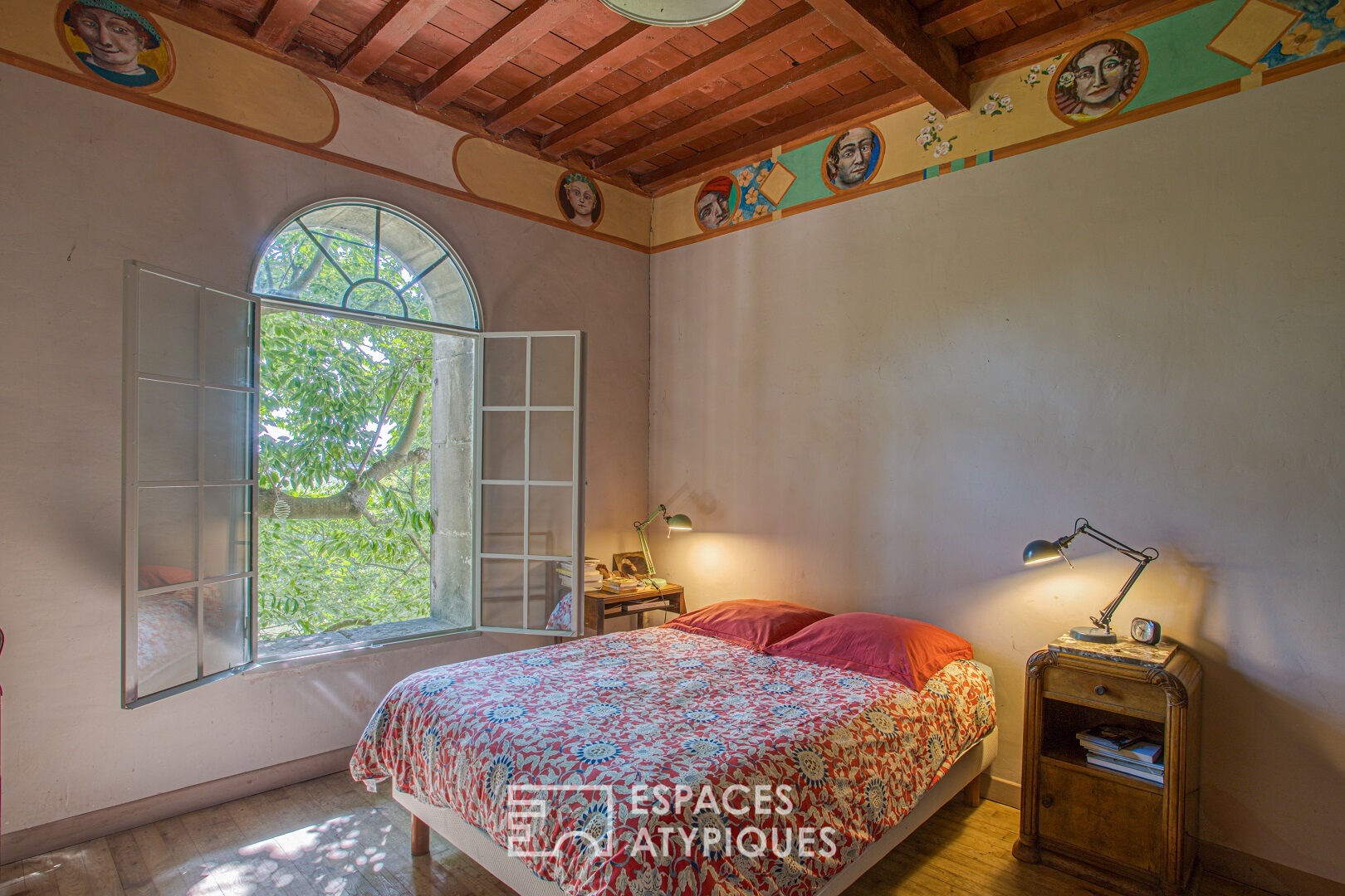 Multi-purpose space in a former factory on the banks of the Sorgue