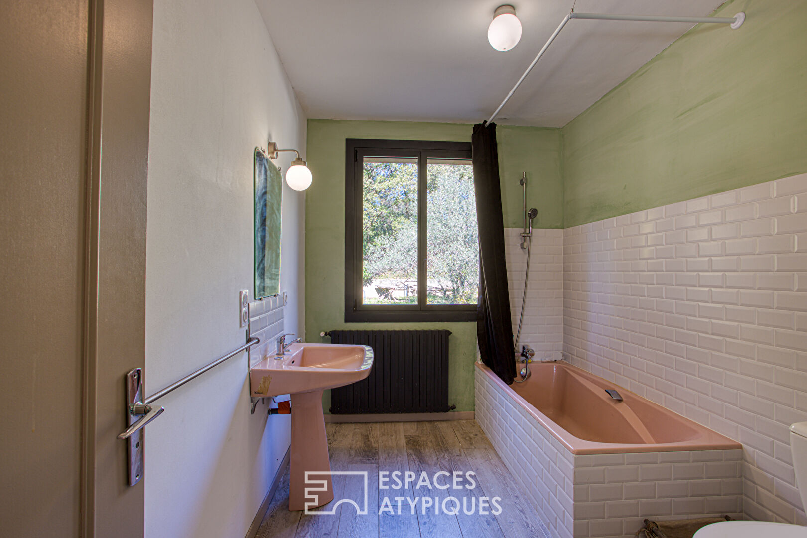 Propriété atypique au charme artistique