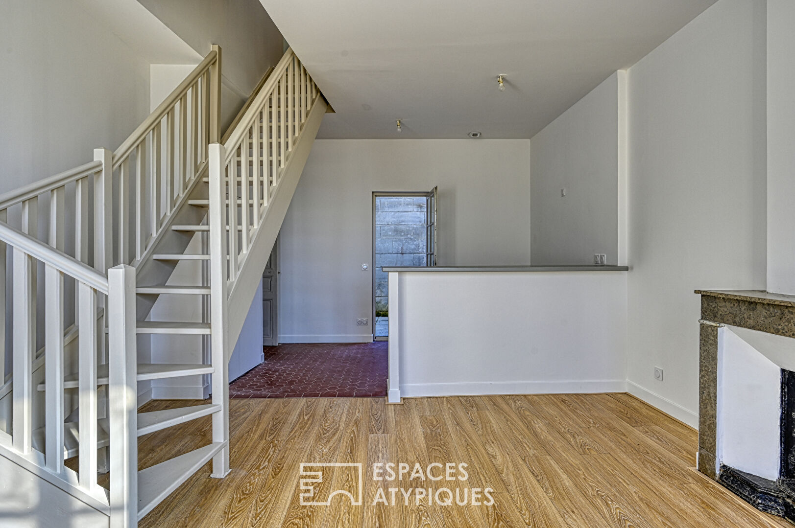 Renovated duplex apartment in the heart of the city with terrace