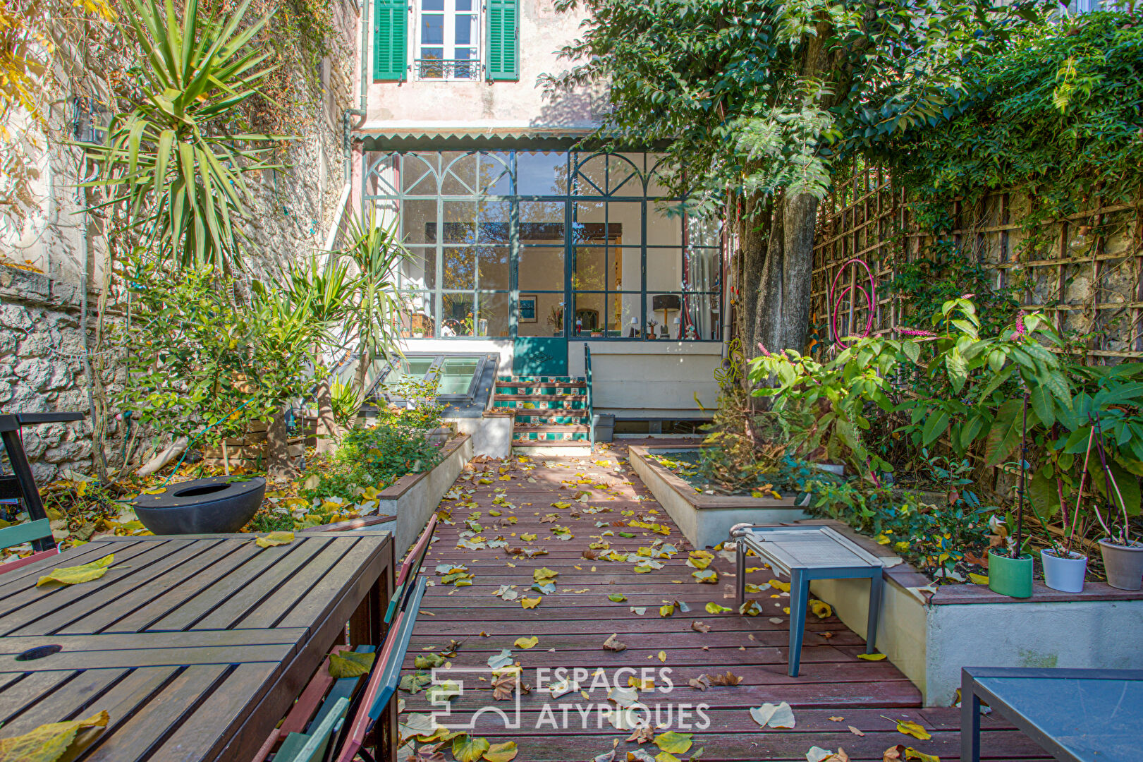 Maison de charme et son jardin secret au coeur de la cité papale