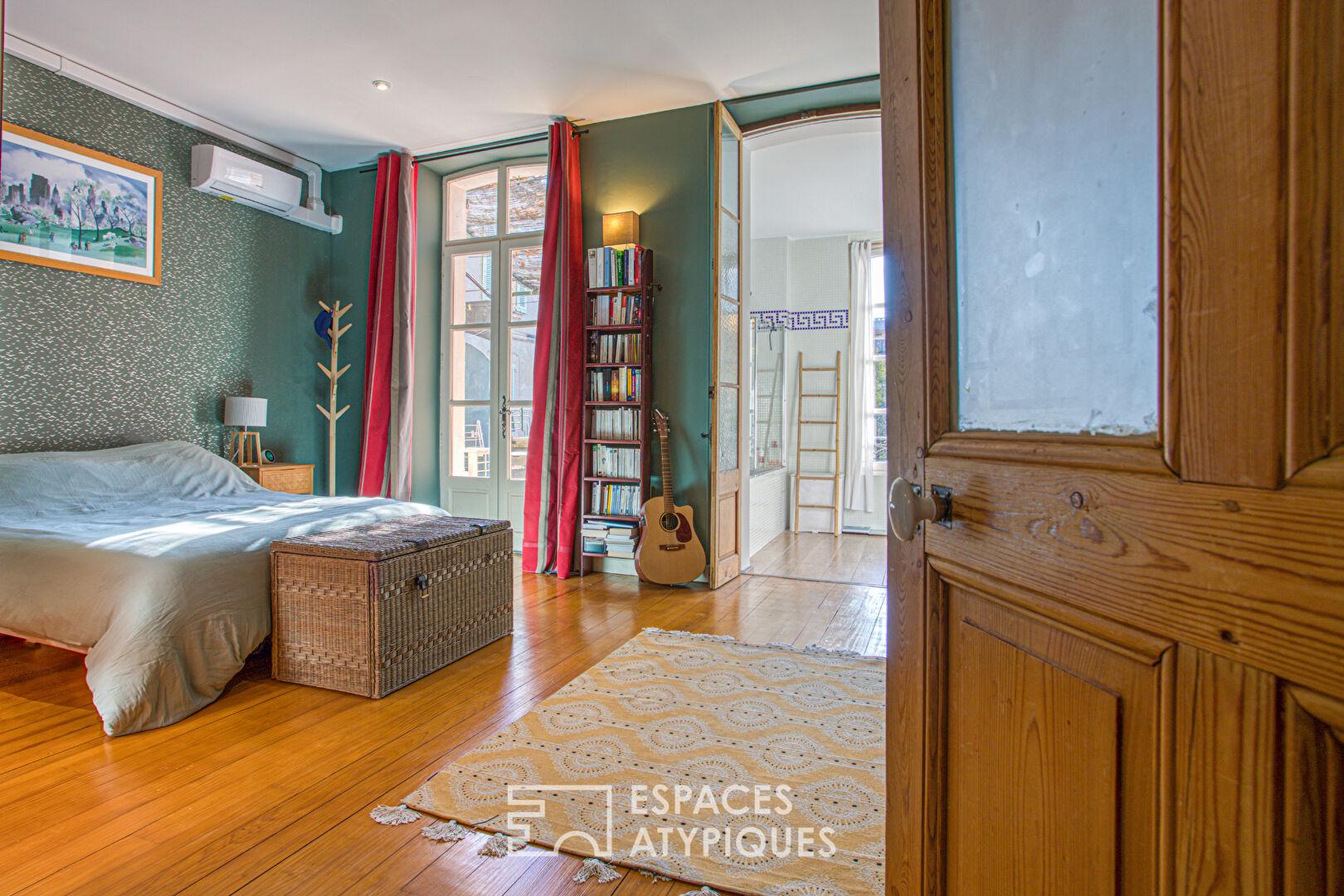 Maison de charme et son jardin secret au coeur de la cité papale