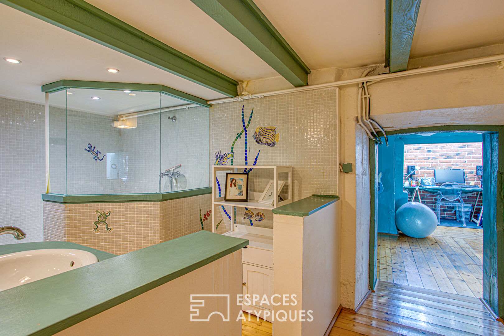 Maison de charme et son jardin secret au coeur de la cité papale