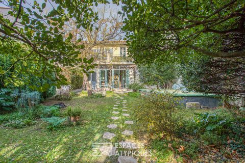 Charming house close to the historic center with garden and pond
