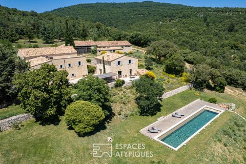 Rénovation sans fautes pour ce hameau à la vue exceptionnelle sur le Luberon