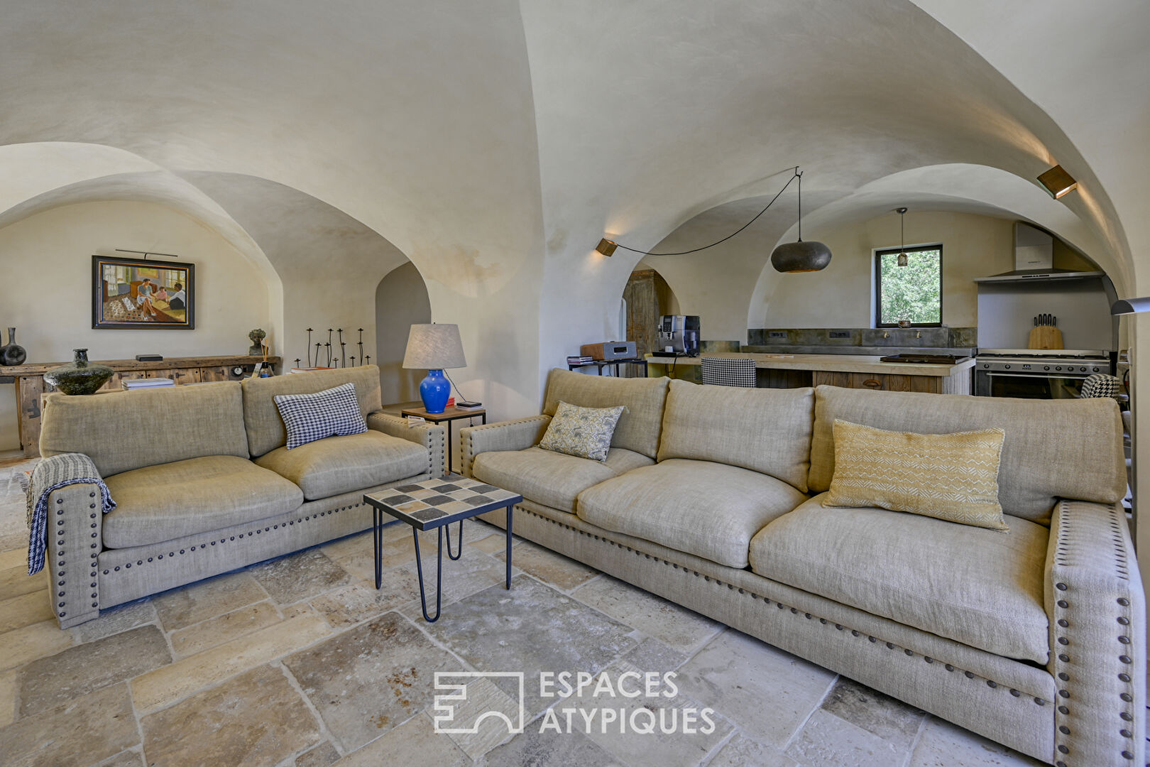 Rénovation sans fautes pour ce hameau à la vue exceptionnelle sur le Luberon