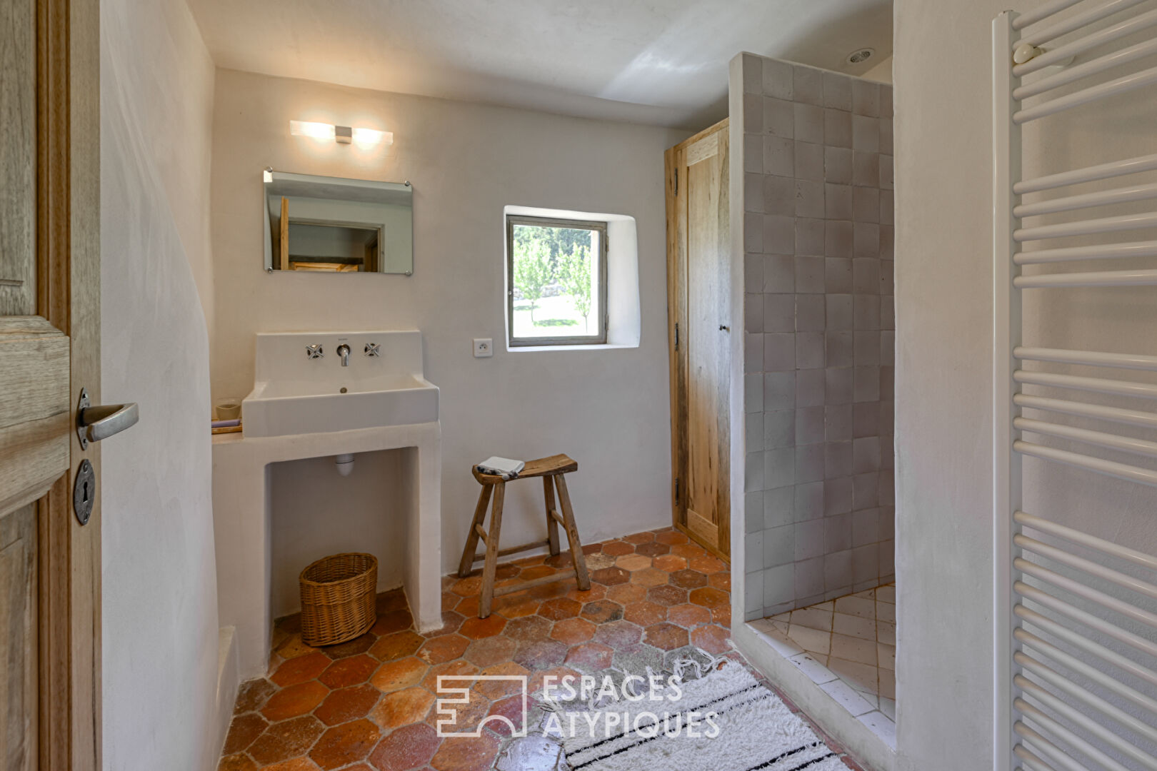 Rénovation sans fautes pour ce hameau à la vue exceptionnelle sur le Luberon