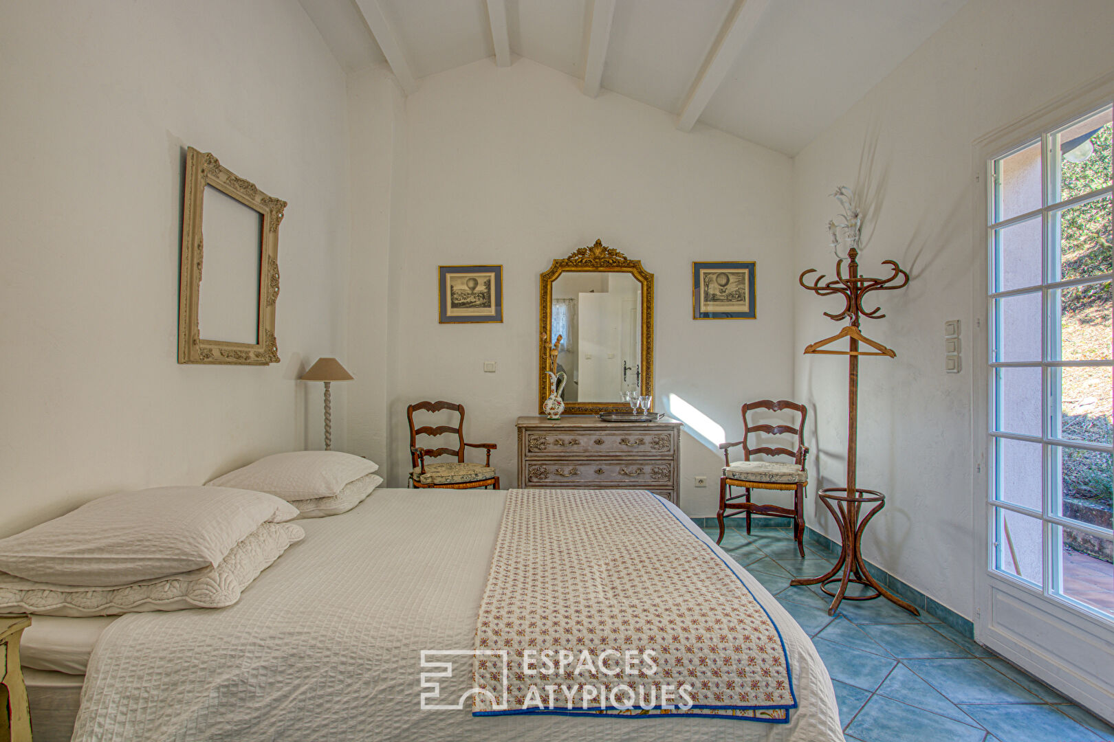 Exceptional Bergerie: A Unique Setting Between History and Comfort