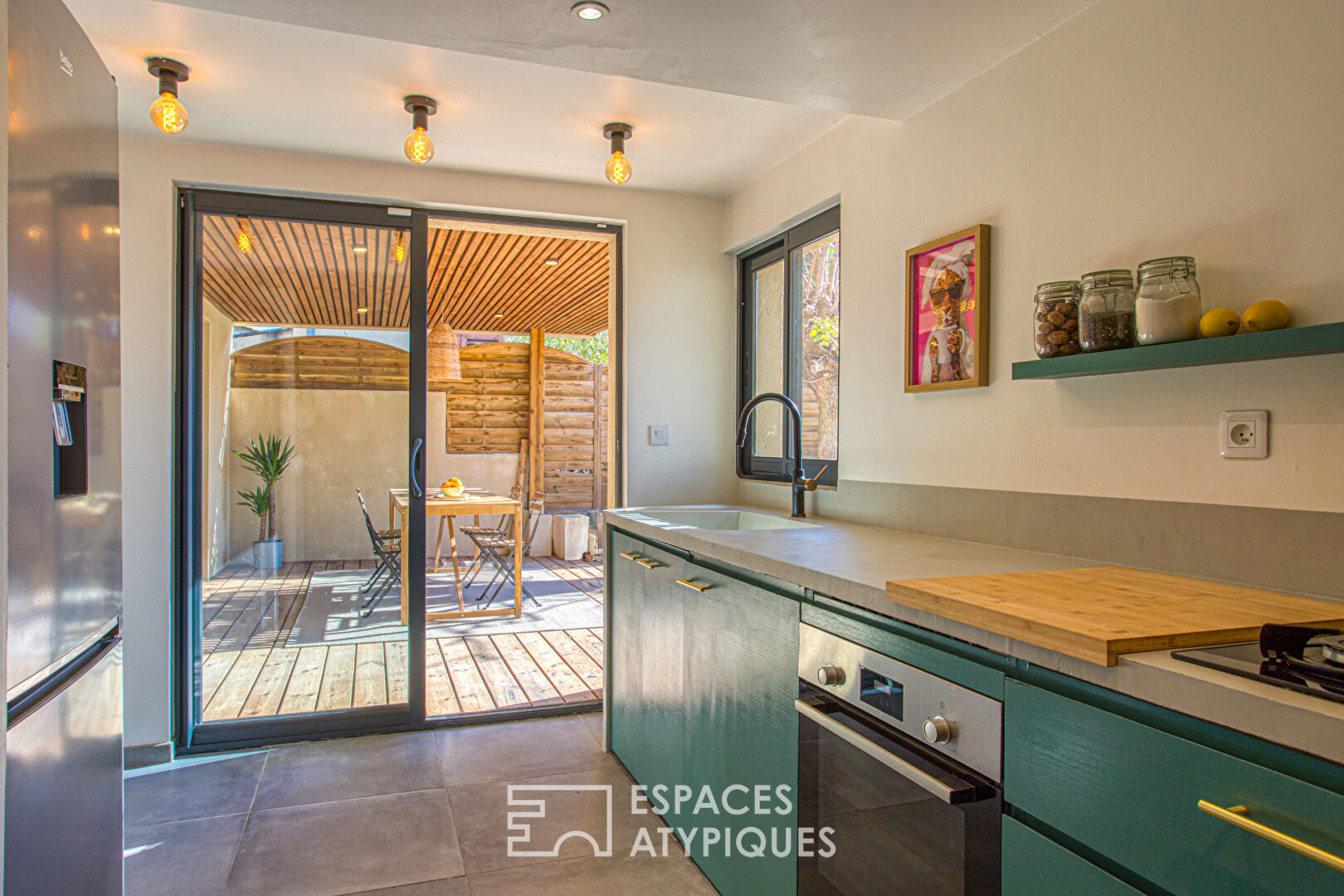 Maison contemporaine avec jardin et terrasses