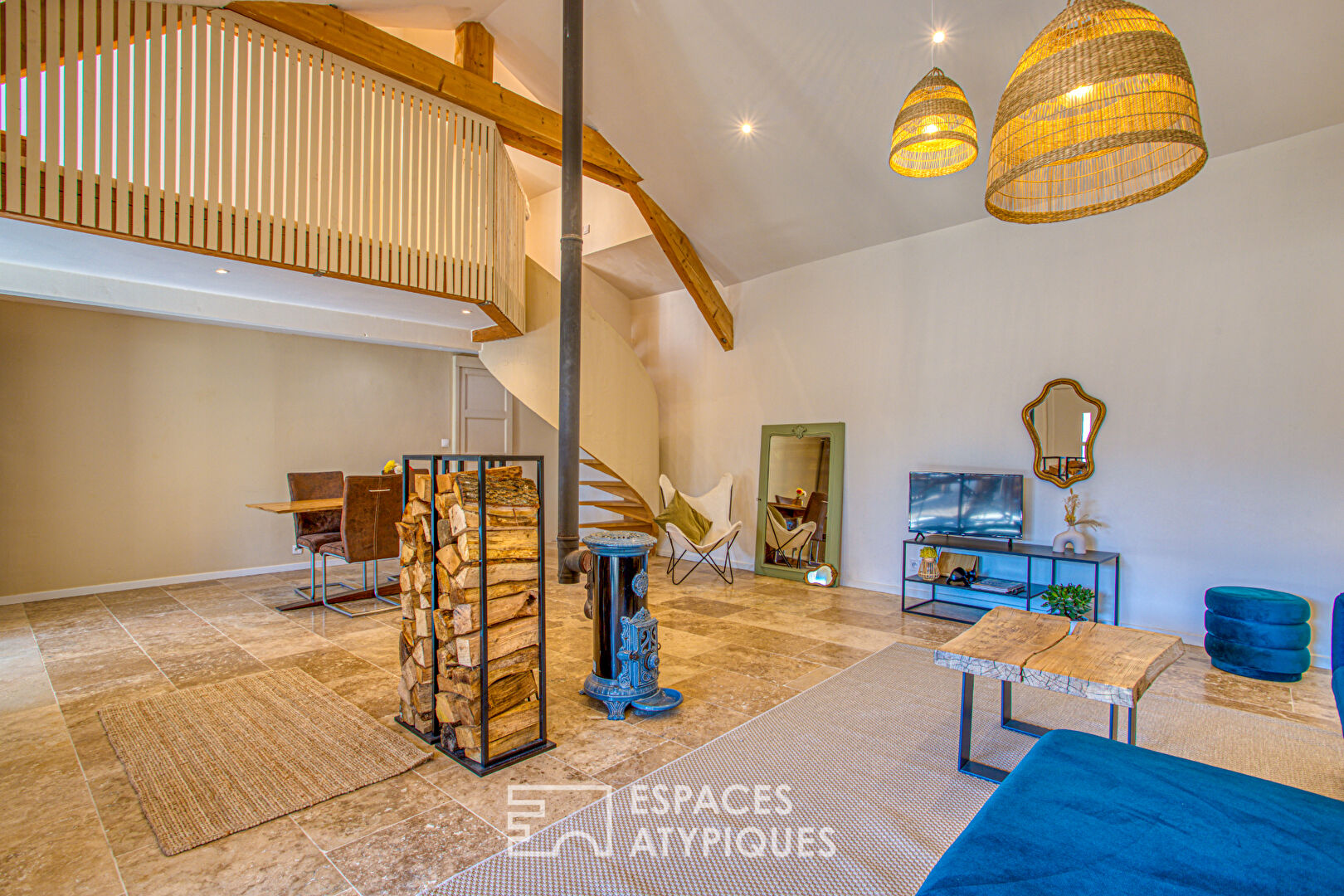 Maison contemporaine avec jardin et terrasses