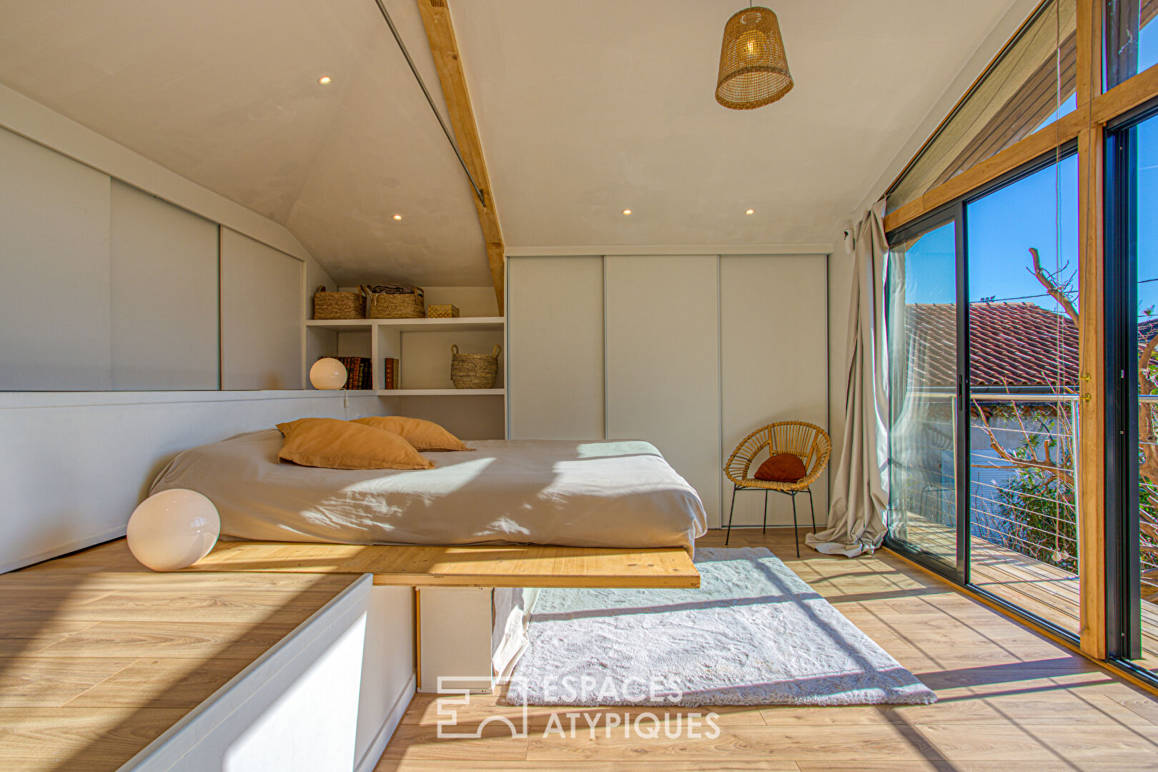 Maison contemporaine avec jardin et terrasses