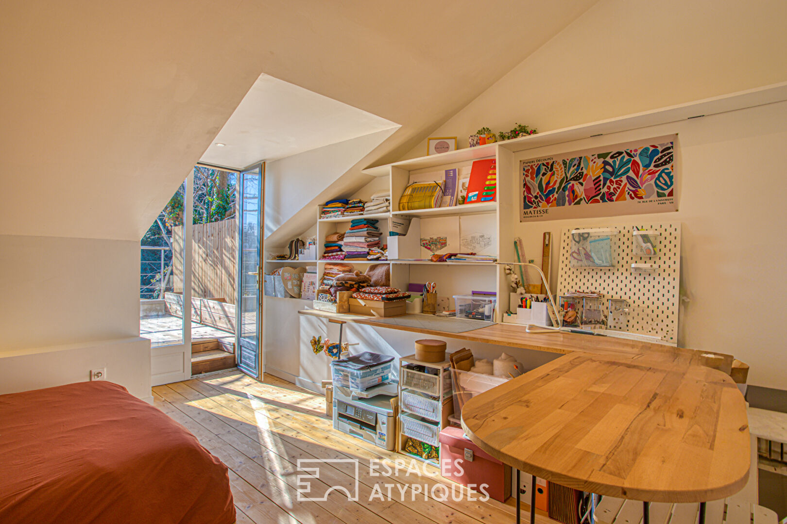Maison contemporaine avec jardin et terrasses