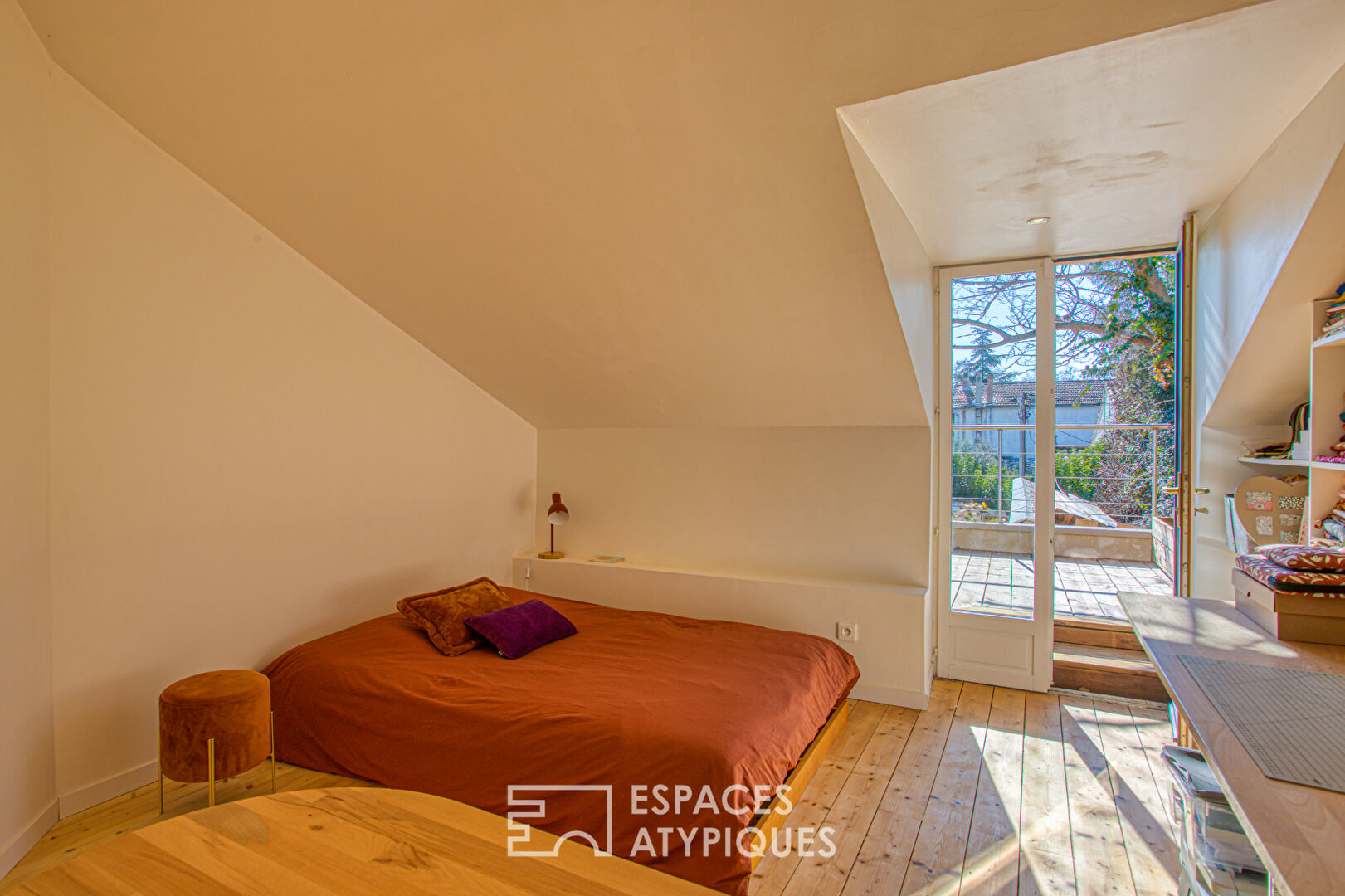 Maison contemporaine avec jardin et terrasses
