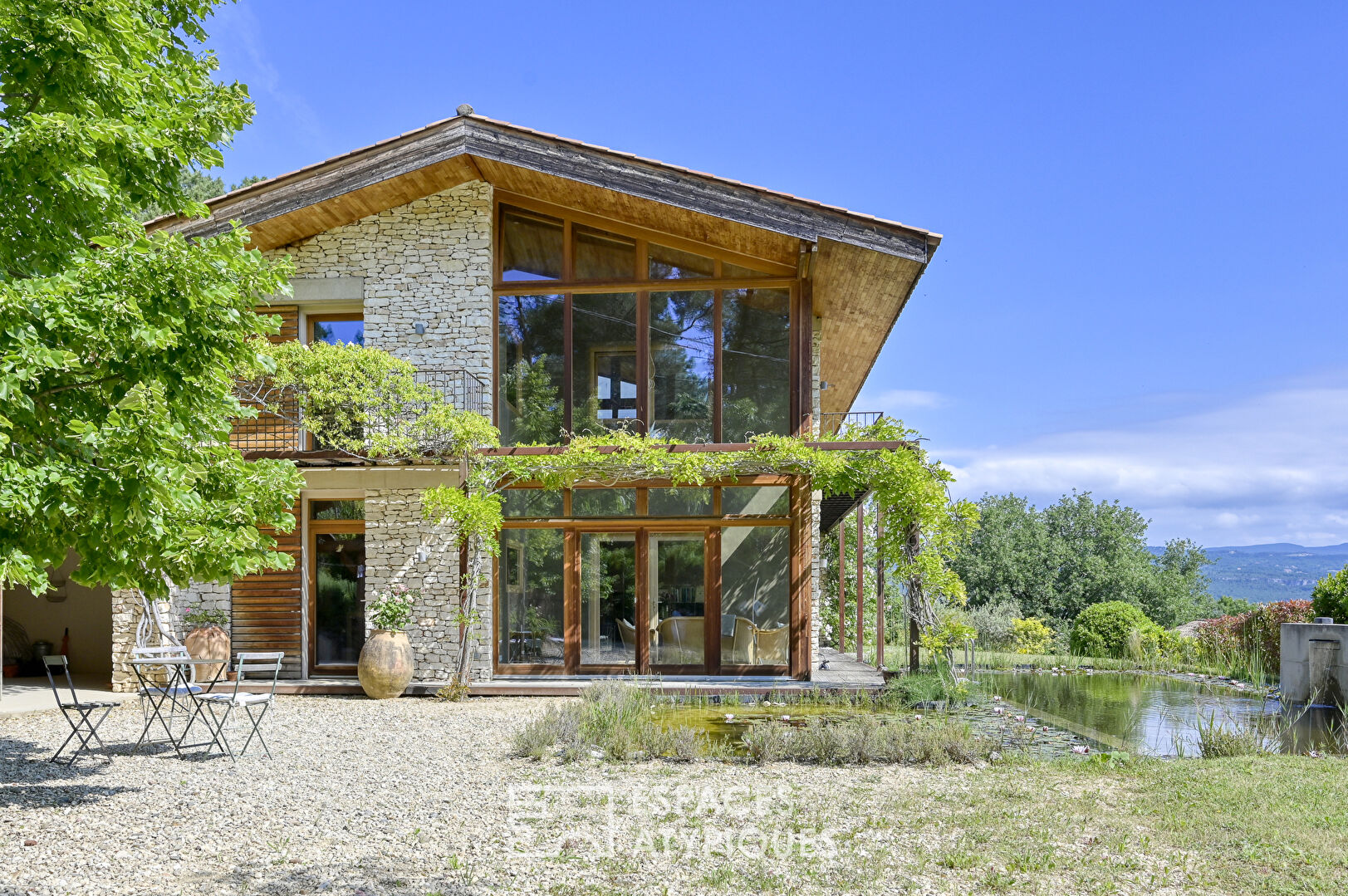 Exceptional bioclimatic house with panoramic view, with swimming pool