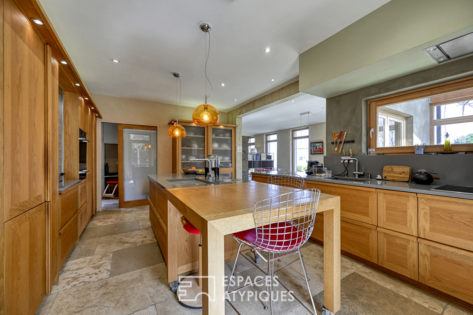 Exceptional bioclimatic house with panoramic view, with swimming pool