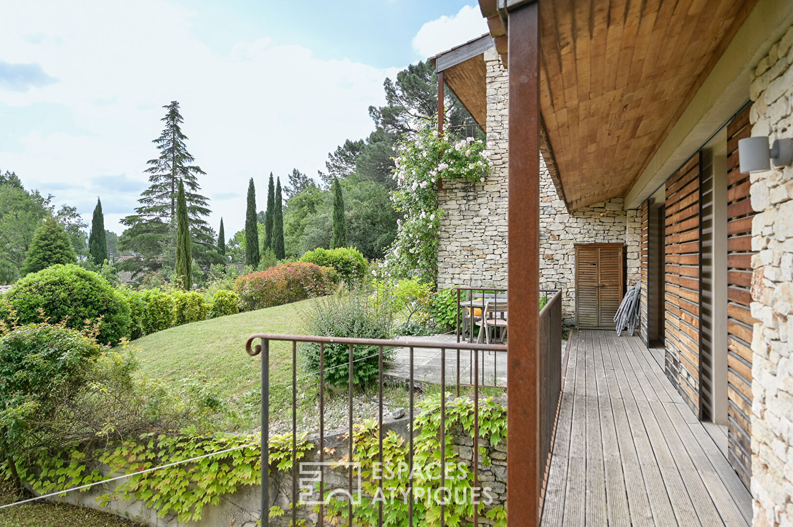 Exceptional bioclimatic house with panoramic view, with swimming pool
