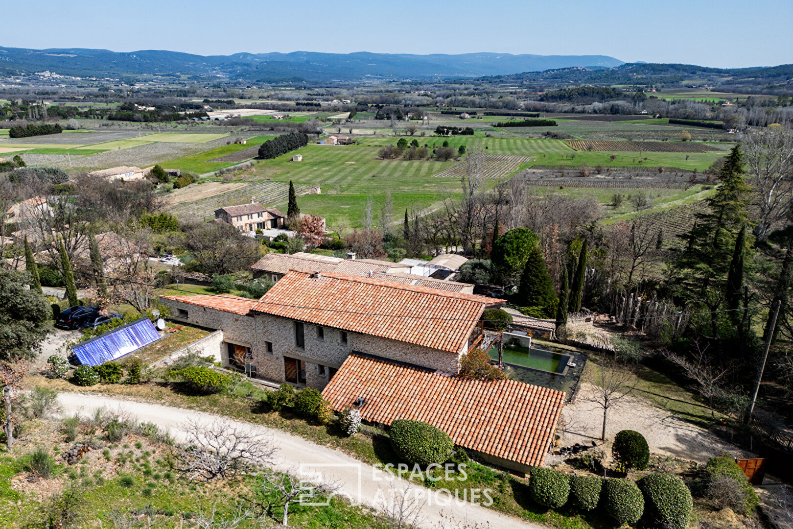 Exceptional bioclimatic house with panoramic view, with swimming pool