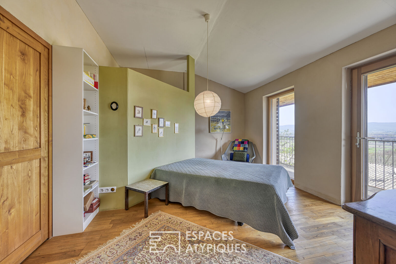 Exceptional bioclimatic house with panoramic view, with swimming pool