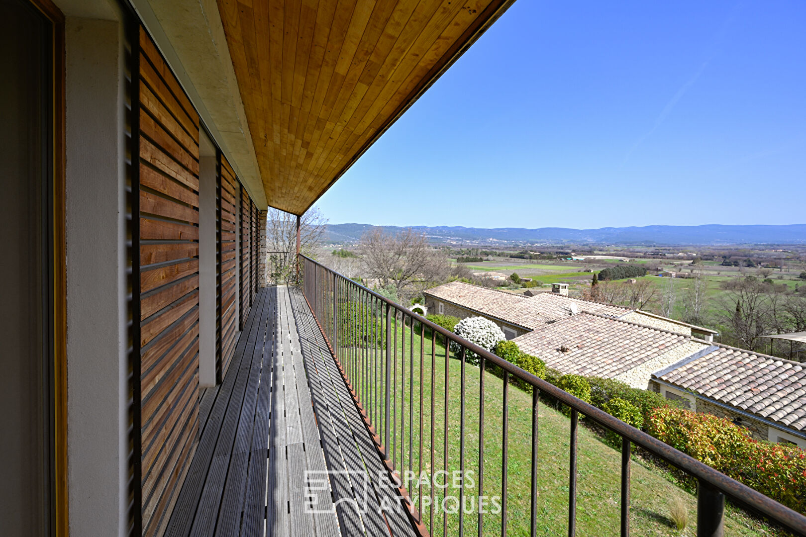 Exceptional bioclimatic house with panoramic view, with swimming pool