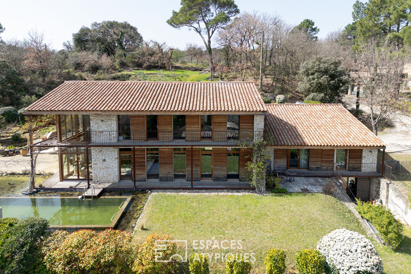 Exceptional bioclimatic house with panoramic view, with swimming pool