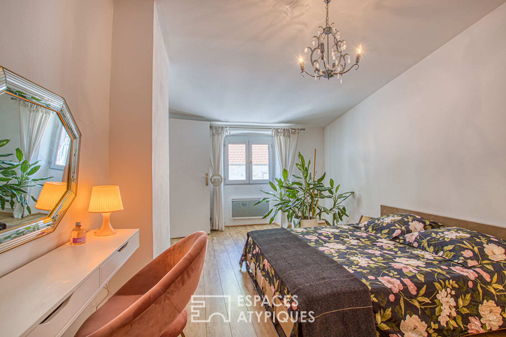 Charming renovation just a stone’s throw from the historic center