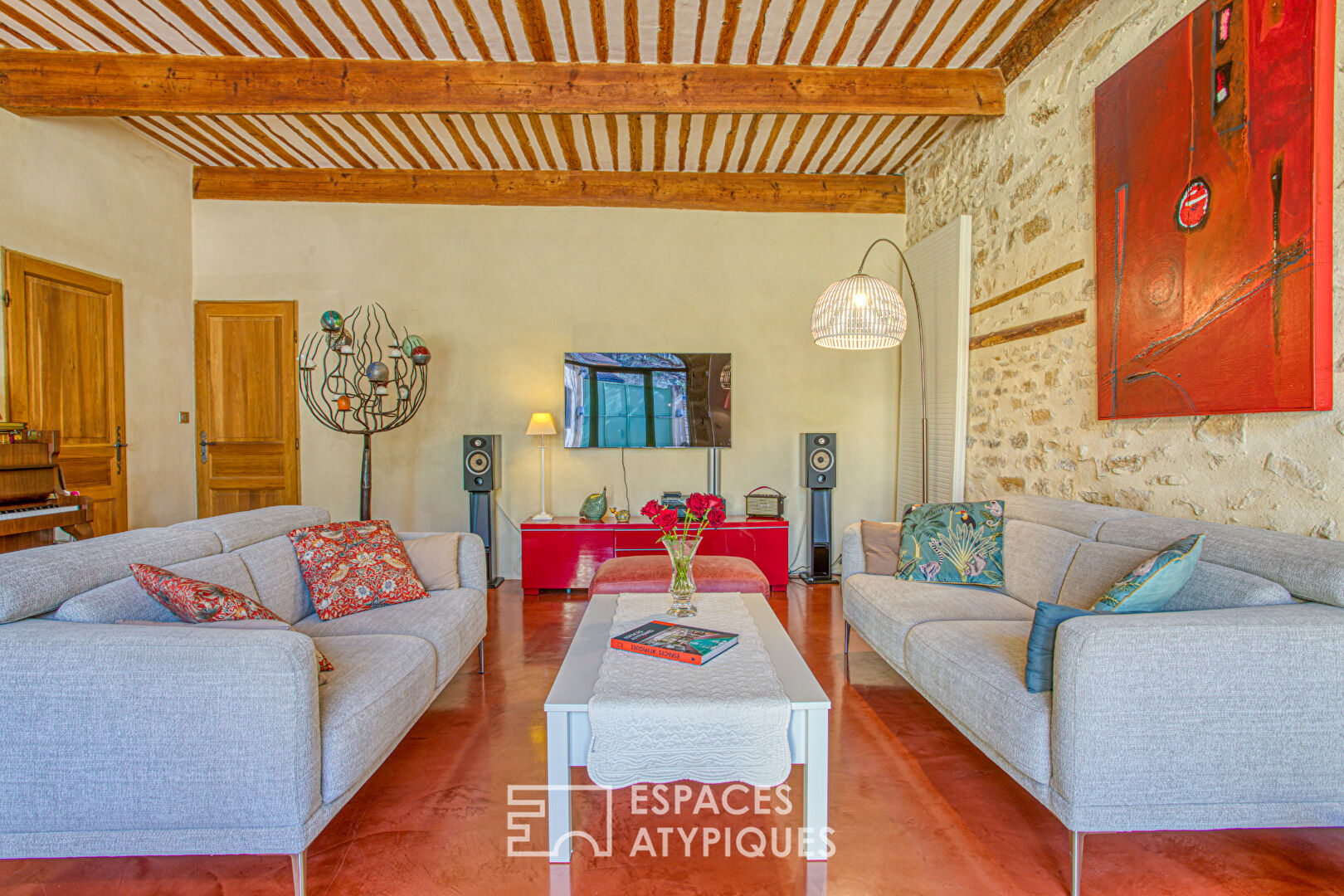 Farmhouse with wooded grounds, character and a pleasant lifestyle