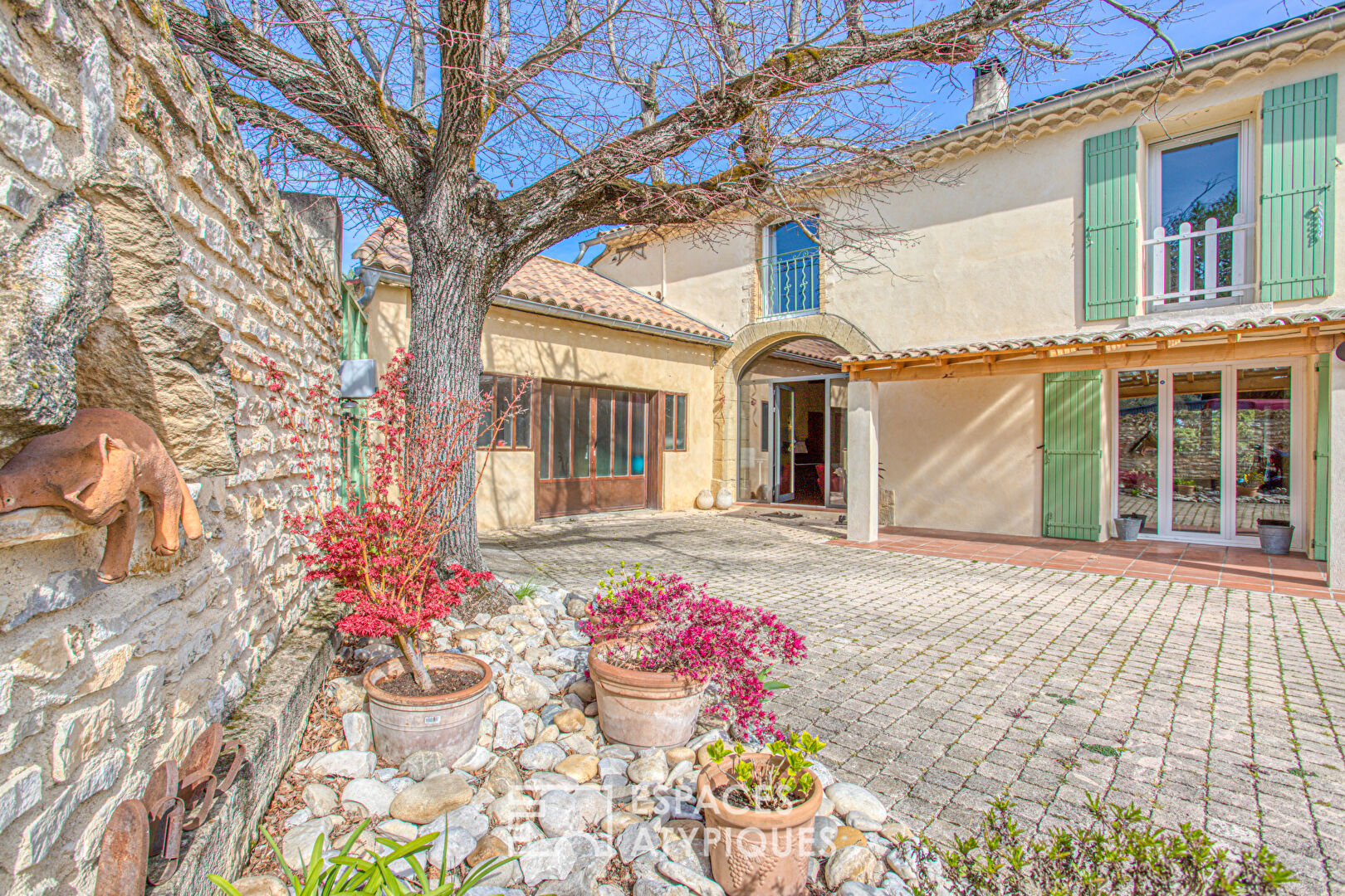 Farmhouse with wooded grounds, character and a pleasant lifestyle