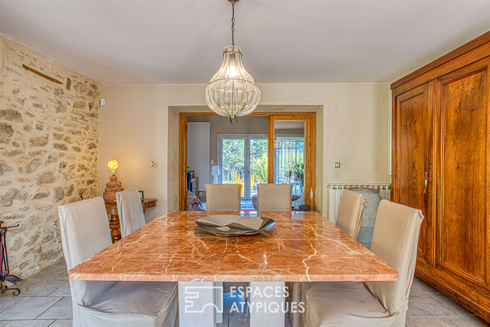 Farmhouse with wooded grounds, character and a pleasant lifestyle