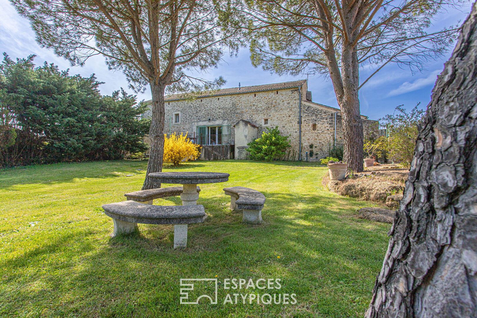Farmhouse with wooded grounds, character and a pleasant lifestyle