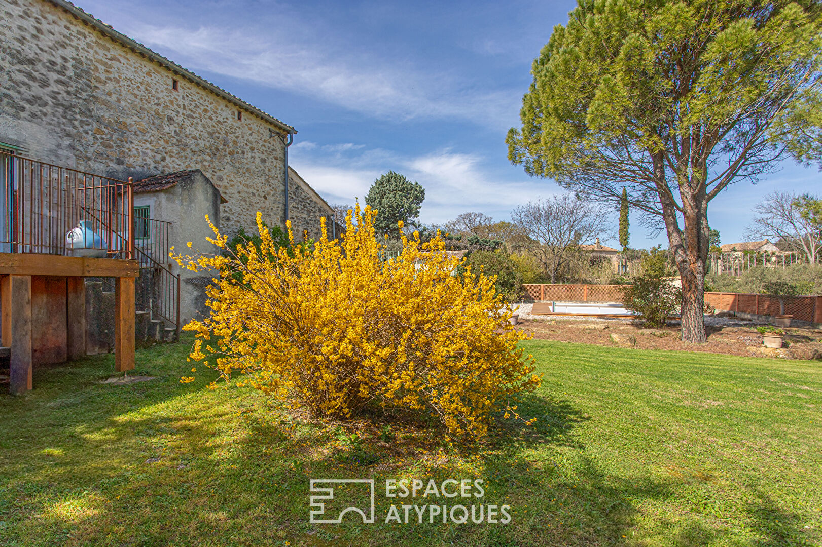 Farmhouse with wooded grounds, character and a pleasant lifestyle