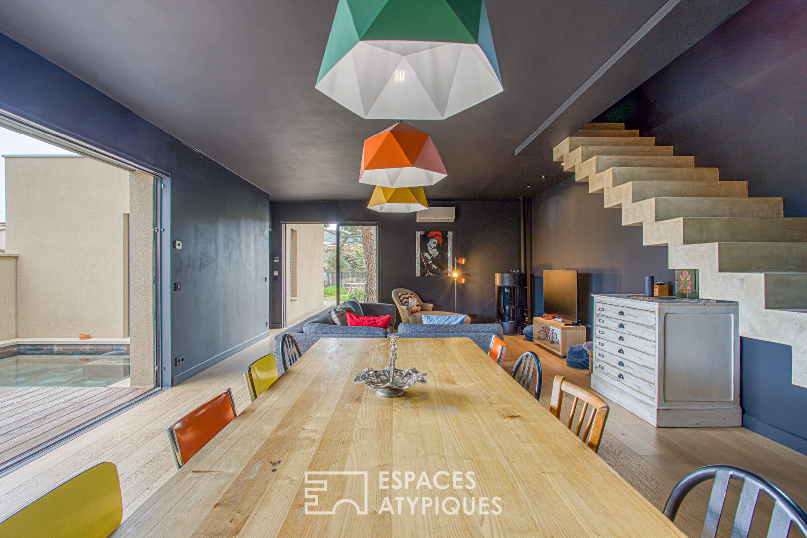 Villa contemporaine avec piscine et jardin en centre-ville