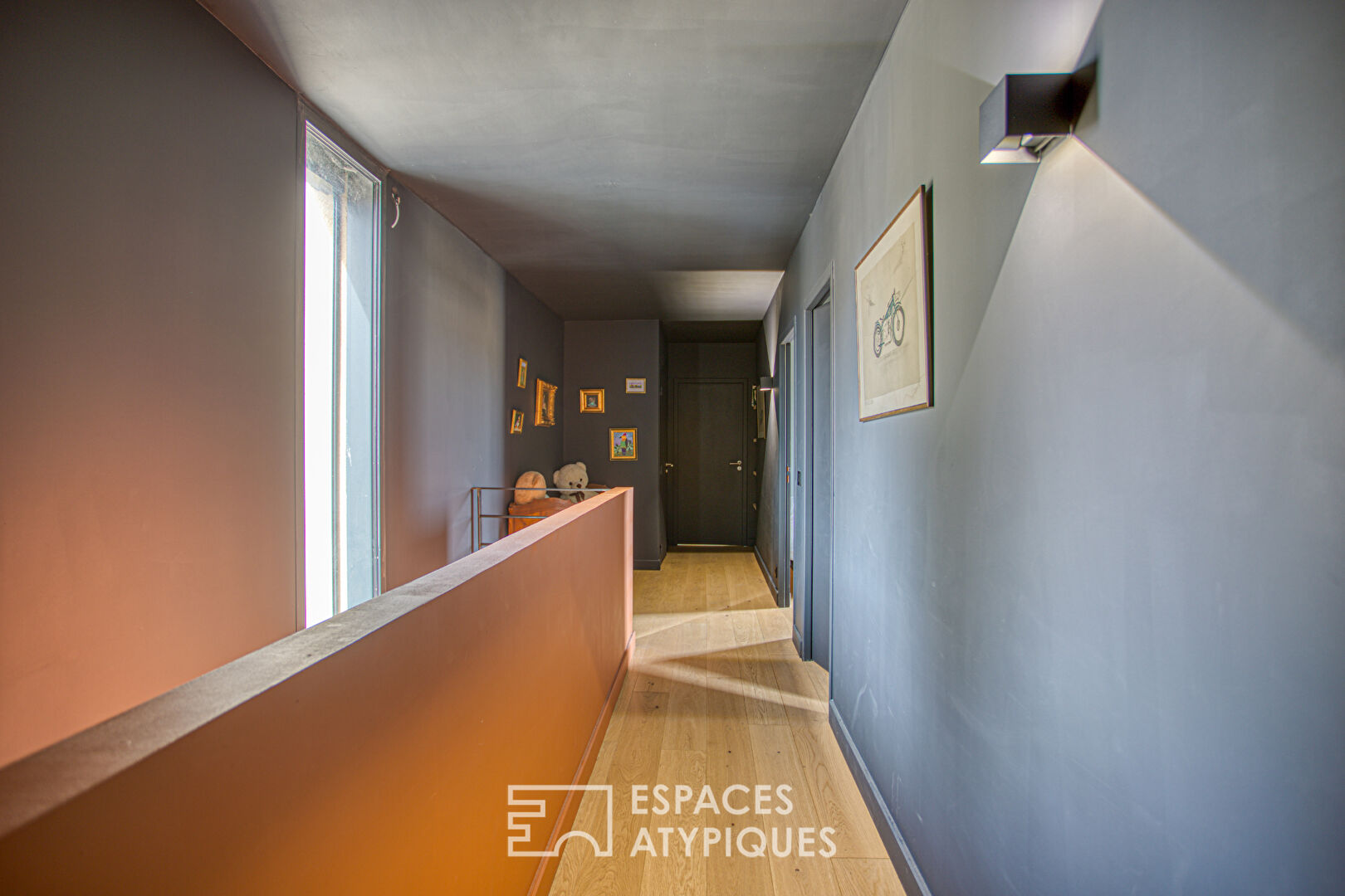Villa contemporaine avec piscine et jardin en centre-ville