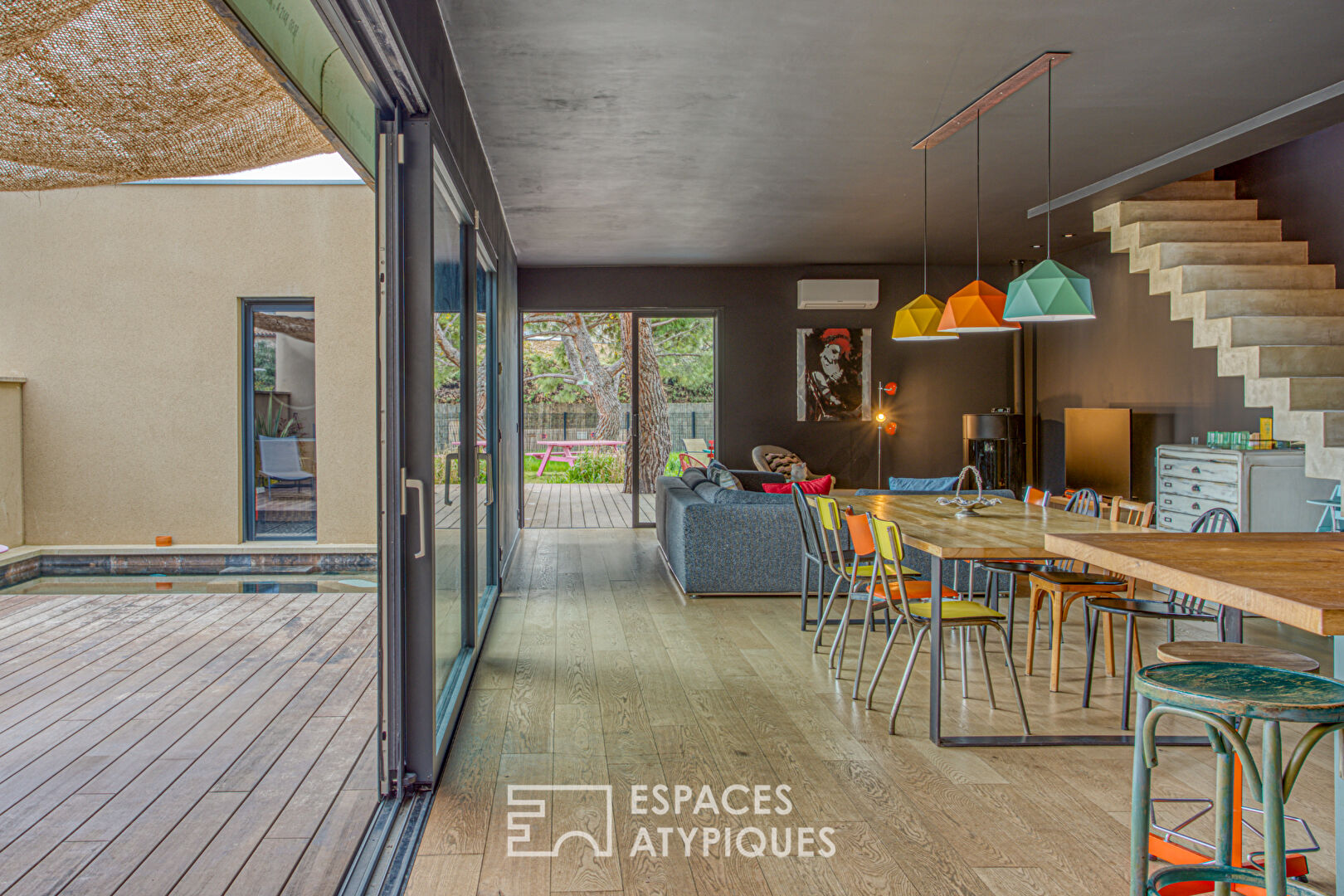 Villa contemporaine avec piscine et jardin en centre-ville