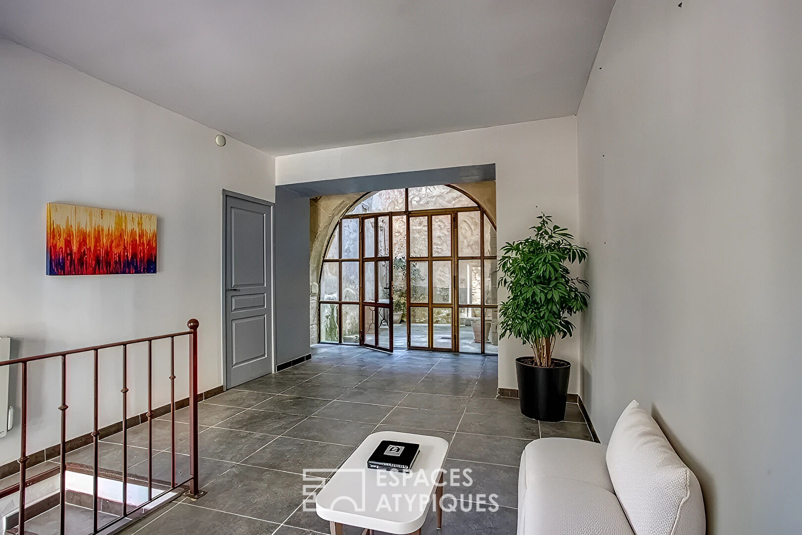 Appartement de charme avec cour extérieure en plein coeur de village