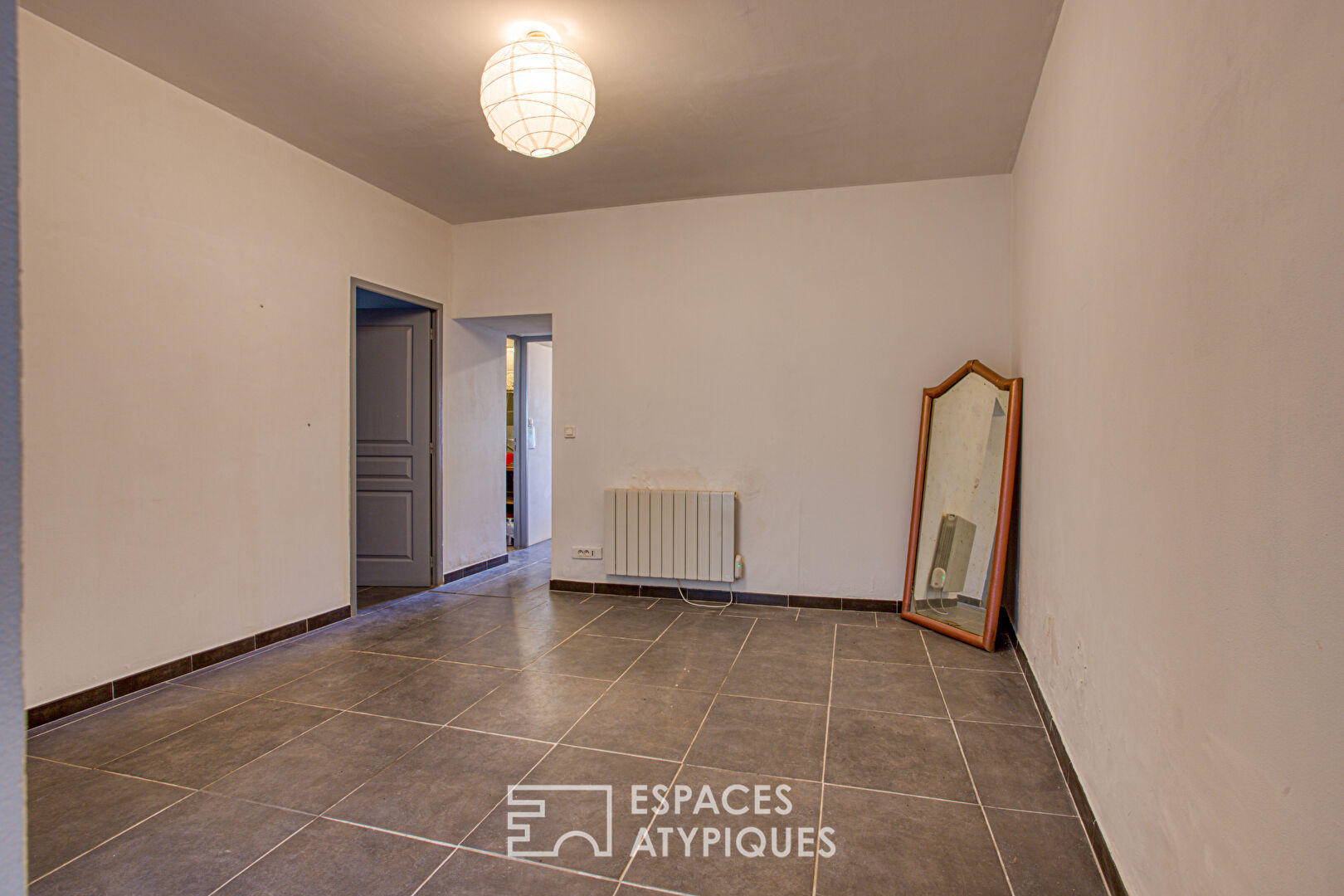 Appartement de charme avec cour extérieure en plein coeur de village