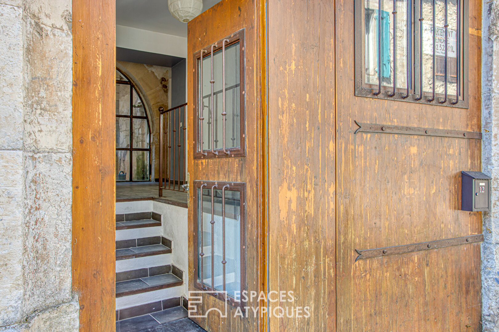Appartement de charme avec cour extérieure en plein coeur de village